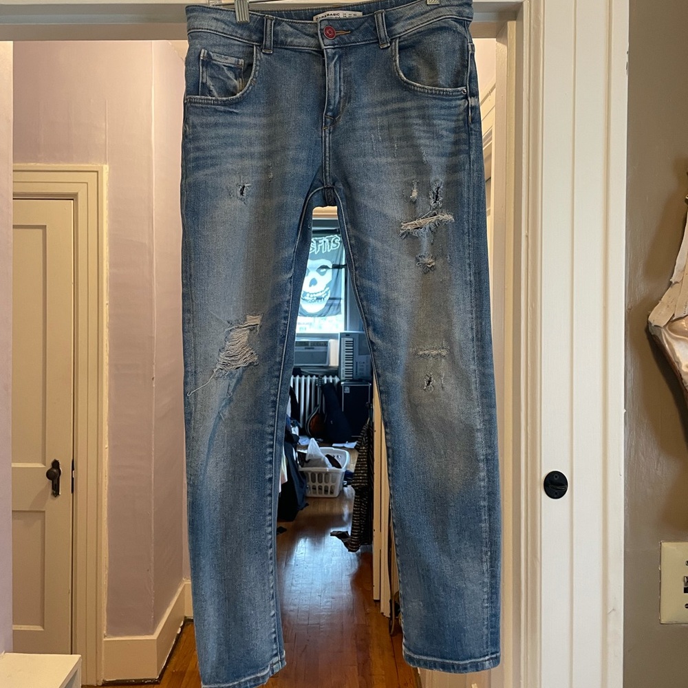 Low waisted distressed zara jeans size 2